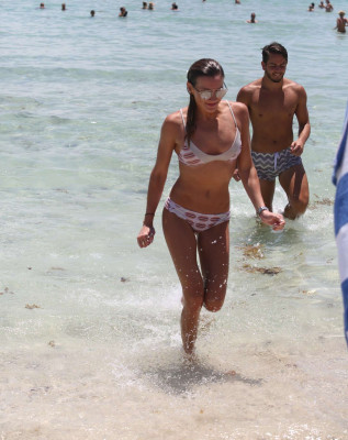 Katie Cassidy pic #790545