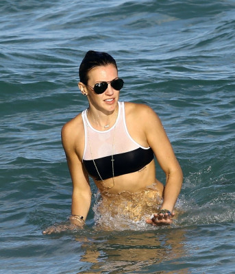 Katie Cassidy pic #828435