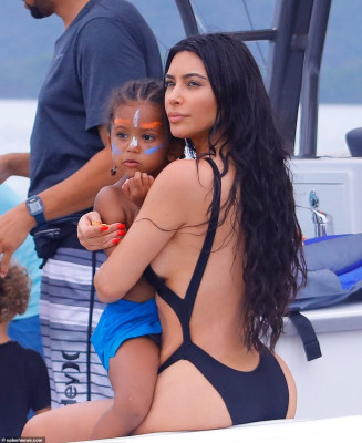 Kim Kardashian pic #1148383