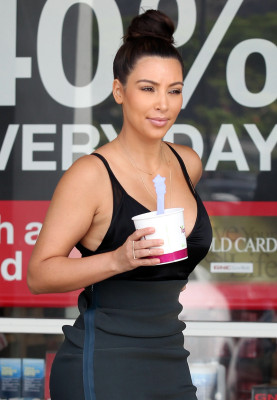 Kim Kardashian pic #537569