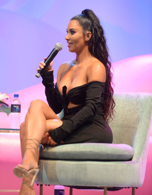 Kim Kardashian pic #1052219