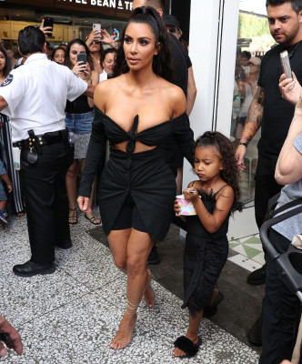 Kim Kardashian pic #1054933