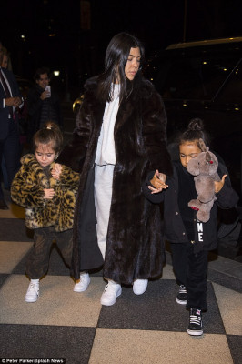 Kourtney Kardashian pic #1005170