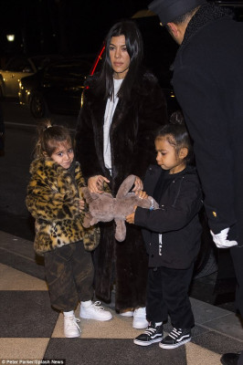 Kourtney Kardashian pic #1005171