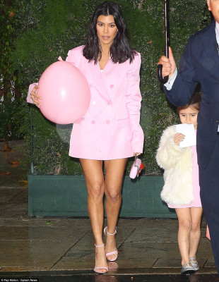 Kourtney Kardashian pic #1021948