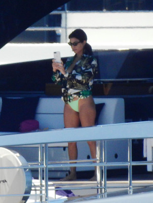 Kourtney Kardashian pic #1048337
