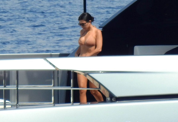 Kourtney Kardashian pic #1050164