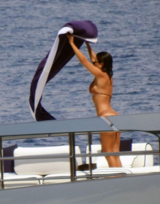 Kourtney Kardashian pic #1050234
