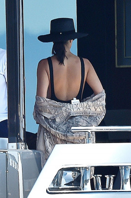Kourtney Kardashian pic #1048984