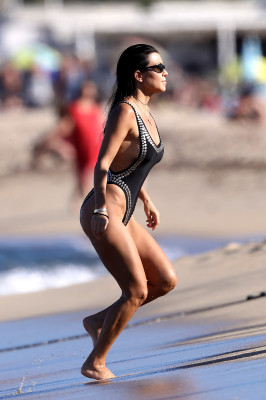 Kourtney Kardashian pic #949194