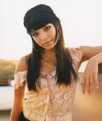Kristin Kreuk pic #232237