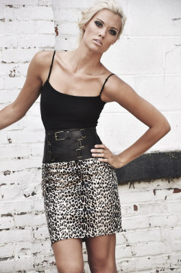 Laura James pic #760004