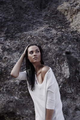 Laura James pic #760156