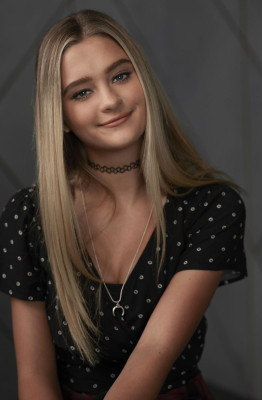 photo 4 in Lizzy Greene gallery [id1060314] 2018-08-22 00:00:00
