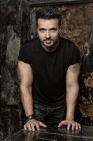 Luis Fonsi pic #1052003