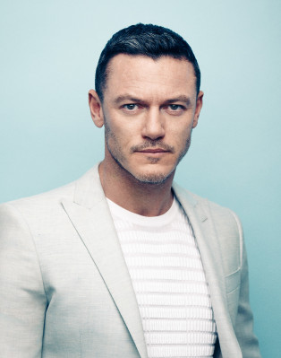 photo 17 in Luke Evans gallery [id876040] 2016-09-10 00:00:00