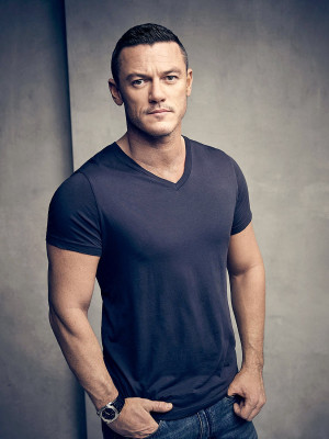 Luke Evans pic #934230