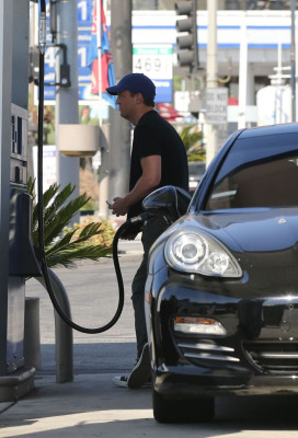 photo 8 in Matthew Perry gallery [id530808] 2012-09-10 00:00:00
