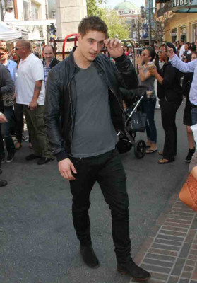 photo 18 in Max Irons gallery [id674636] 2014-03-02 00:00:00
