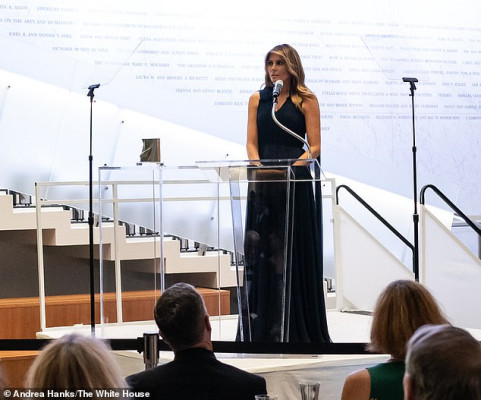 Melania Trump pic #1195802
