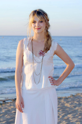 photo 25 in Melanie Laurent gallery [id412182] 2011-10-14 00:00:00