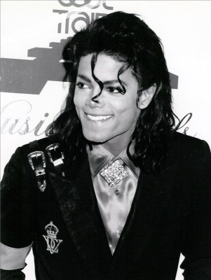 photo 28 in Michael Jackson gallery [id416200] 2011-11-07 00:00:00