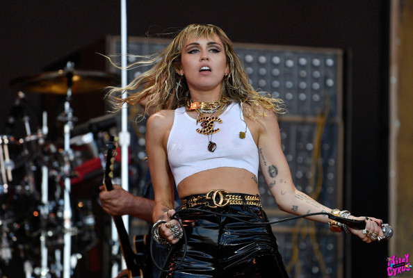 Miley Cyrus pic #1151716