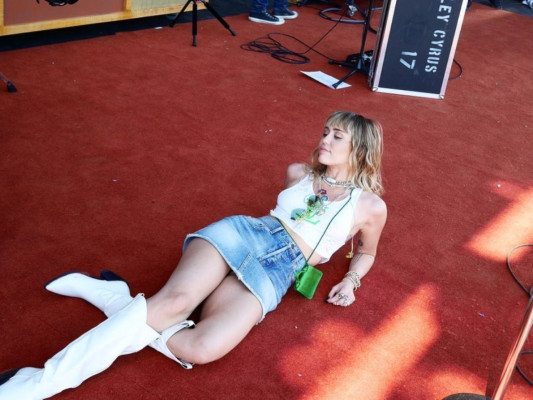 Miley Cyrus pic #1141249