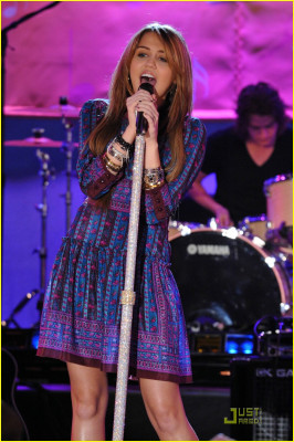 photo 27 in Miley Cyrus gallery [id146357] 2009-04-10 00:00:00