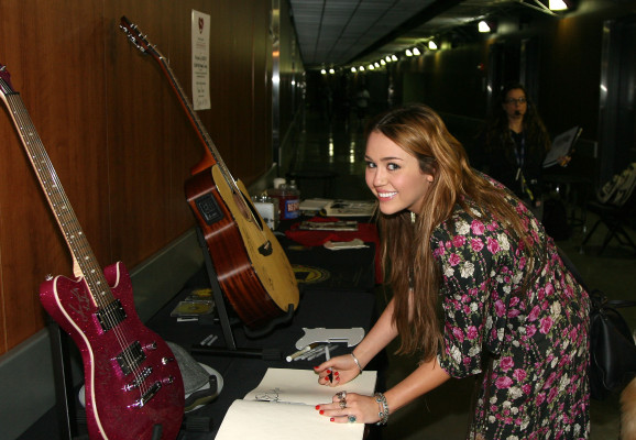 Miley Cyrus pic #343599