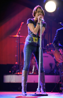 photo 13 in Miley Cyrus gallery [id151645] 2009-04-29 00:00:00