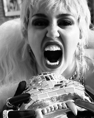 Miley Cyrus pic #1286621