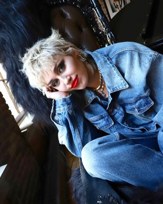 Miley Cyrus pic #1286619