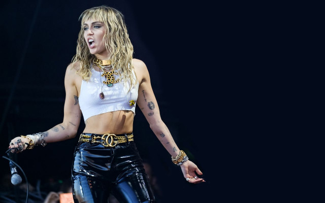 Miley Cyrus pic #1157696