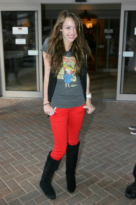 photo 21 in Miley Cyrus gallery [id151512] 2009-04-29 00:00:00