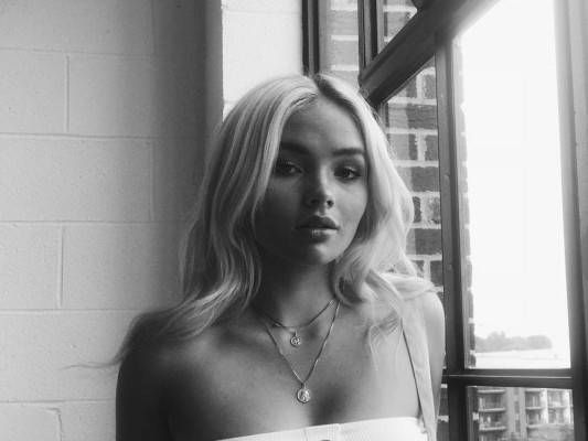 Natalie Alyn Lind pic #1048197
