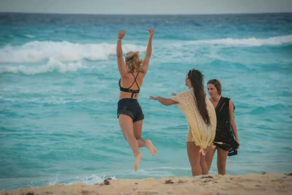 Olivia Holt pic #992943