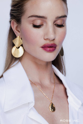 Rosie Huntington-Whitely pic #1206571