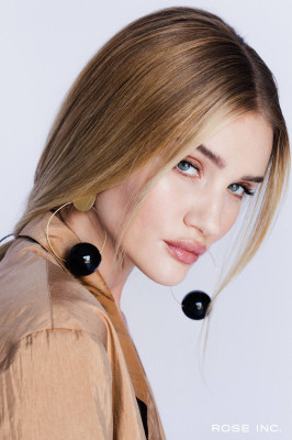photo 4 in Rosie Huntington-Whitely gallery [id1206564] 2020-03-10 00:00:00