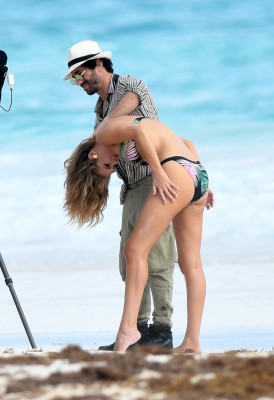 Rosie Huntington-Whitely pic #997597