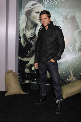 photo 16 in Ross Thomas gallery [id469416] 2012-04-02 00:00:00