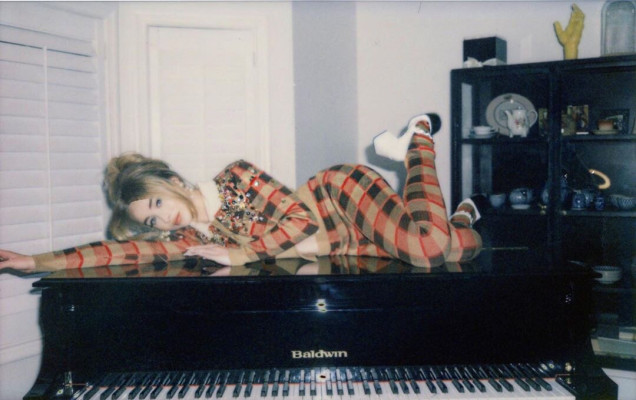 photo 5 in Sabrina Carpenter gallery [id1226753] 2020-08-15 00:00:00