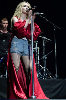 Sabrina Carpenter pic #932964