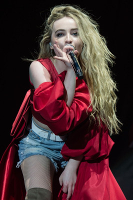 Sabrina Carpenter pic #932961