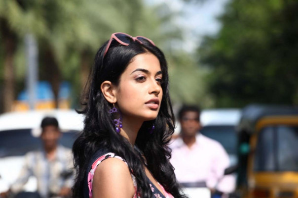 Sarah-Jane Dias  pic #494178