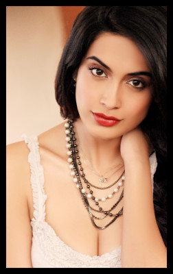 Sarah-Jane Dias  pic #469784