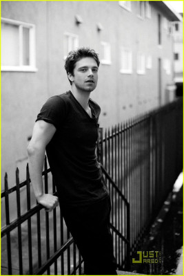Sebastian Stan pic #736775