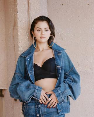 Selena Gomez pic #1234409