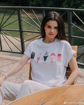 Selena Gomez pic #1305110