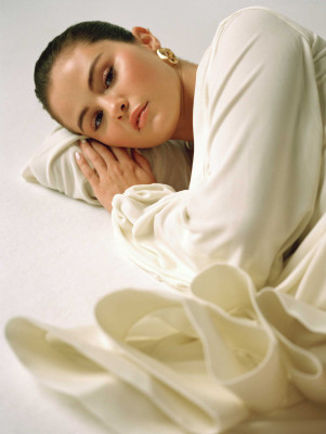 photo 9 in Selena Gomez gallery [id1315672] 2022-11-28 00:00:00